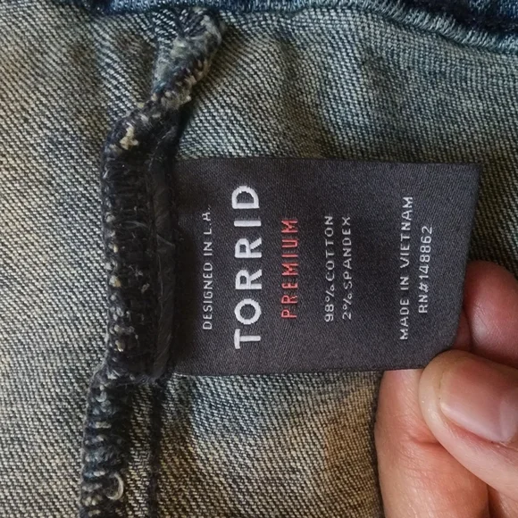 Torrid Premium Denim Jacket embroidered Fearless floral - Picture 14 of 15